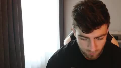 Snapshot of exstayz chatting on 12/16/25, 08:52 Sweetheart online show from 12/16/25, 08:52