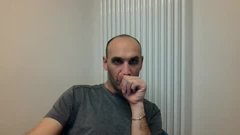 Snapshot of extr0 chatting on 04/30/26, 10:03 Extro online show from 04/30/26, 10:03