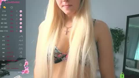 Snapshot of extra_natural chatting on 09/12/25, 07:19 M4ry  online show from 09/12/25, 07:19