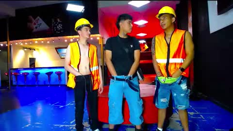 extrangers online show from 10/31/25, 07:26