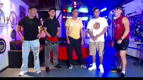 extrangers online show from 12/21/25, 01:18