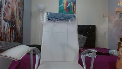 extrella_latina22 online show from 12/04/24, 12:19