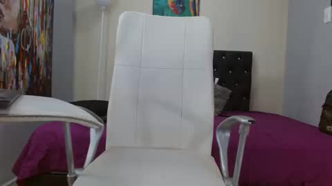 extrella_latina22 online show from 12/06/24, 07:45