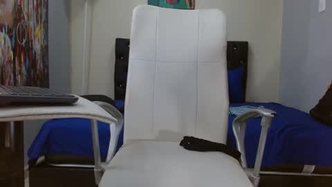 extrella_latina22 online show from 01/05/25, 11:44