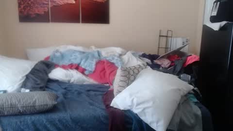 eyeswall0w online show from 10/13/25, 03:23