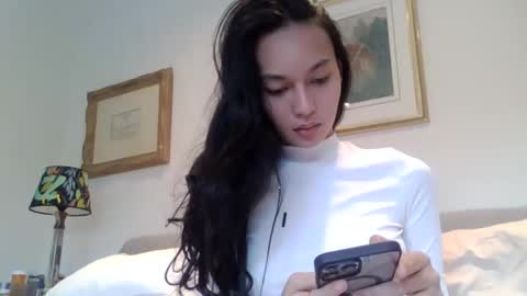 Snapshot of eyez0nm3 chatting on 01/04/25, 10:38 NewKarina online show from 01/04/25, 10:38