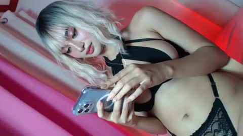 Snapshot of eyez0nm3 chatting on 02/20/25, 04:28 NewKarina online show from 02/20/25, 04:28