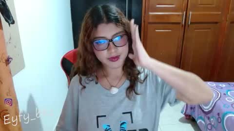 Nadia online show from 01/05/26, 10:24
