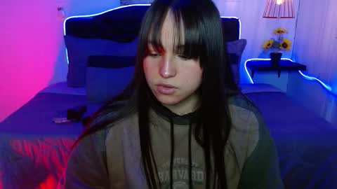Snapshot of eymmy_24 chatting on 09/25/25, 02:15 eymmy_24 online show from 09/25/25, 02:15