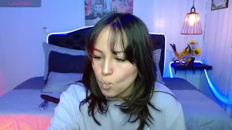 Snapshot of eymmy_24 chatting on 10/23/25, 02:33 eymmy_24 online show from 10/23/25, 02:33