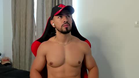 Ezzio Scolaro online show from 10/04/25, 02:04