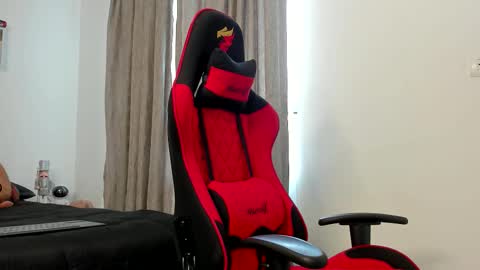 Ezzio Scolaro online show from 10/07/25, 01:41