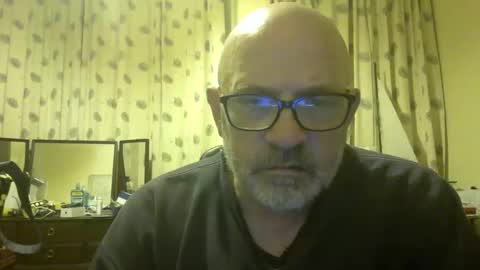 Snapshot of f1zzeek chatting on 05/18/26, 10:37 f1zzeek online show from 05/18/26, 10:37
