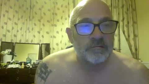 Snapshot of f1zzeek chatting on 05/27/26, 12:40 f1zzeek online show from 05/27/26, 12:40