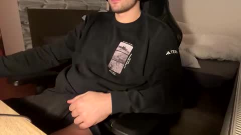 Snapshot of fabian_196 chatting on 12/06/24, 04:17 Call me bitch online show from 12/06/24, 04:17