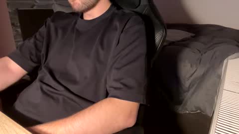 Snapshot of fabian_196 chatting on 12/14/24, 07:03 Call me bitch online show from 12/14/24, 07:03