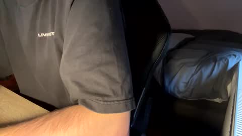 Snapshot of fabian_196 chatting on 12/19/24, 02:02 Call me bitch online show from 12/19/24, 02:02