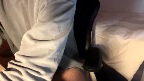 Snapshot of fabian_196 chatting on 01/01/25, 10:32 Call me bitch online show from 01/01/25, 10:32