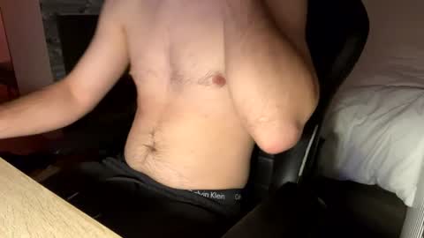 Snapshot of fabian_196 chatting on 01/08/25, 04:22 Call me bitch online show from 01/08/25, 04:22