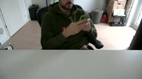 Snapshot of fabian_196 chatting on 10/29/25, 03:03 Call me bitch online show from 10/29/25, 03:03