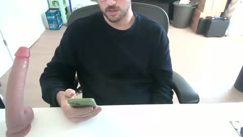 Snapshot of fabian_196 chatting on 12/04/25, 01:09 Call me bitch online show from 12/04/25, 01:09