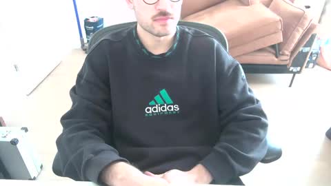 Snapshot of fabian_196 chatting on 01/11/26, 01:27 Call me bitch online show from 01/11/26, 01:27