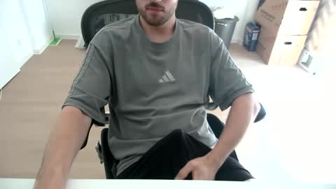 Snapshot of fabian_196 chatting on 05/27/26, 01:30 Call me bitch online show from 05/27/26, 01:30