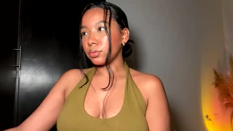 Snapshot of fabianna_laraa chatting on 12/15/25, 03:55 Thianna online show from 12/15/25, 03:55