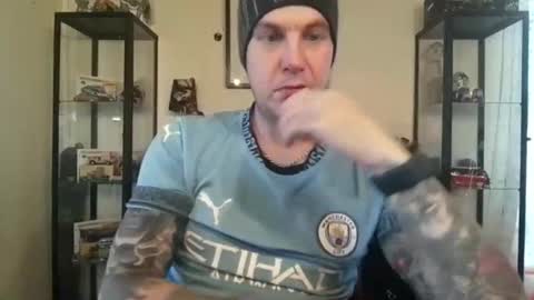 Snapshot of fack69ogsazzy69 chatting on 11/10/25, 10:25 Dennis online show from 11/10/25, 10:25