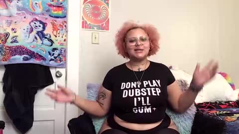 Snapshot of faemami chatting on 09/28/25, 08:03 FaeBae online show from 09/28/25, 08:03