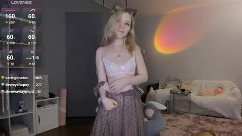 Snapshot of fairy_casey chatting on 04/21/26, 01:42 fairy_casey online show from 04/21/26, 01:42