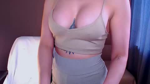 Elli  online show from 09/19/25, 01:45