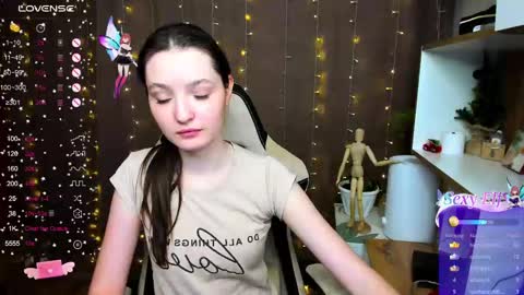 Snapshot of fairy_m00n chatting on 12/26/24, 06:01 Kate online show from 12/26/24, 06:01