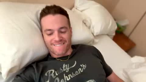 Snapshot of fairybae5 chatting on 02/07/25, 11:45 Travis online show from 02/07/25, 11:45