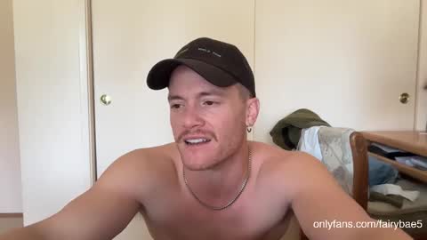 Snapshot of fairybae5 chatting on 10/30/25, 07:36 Travis online show from 10/30/25, 07:36