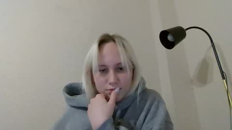 fairyfeller_ online show from 09/30/25, 04:23
