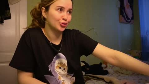 Ilona online show from 05/17/26, 09:49