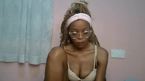 faizah_ online show from 05/25/26, 09:21