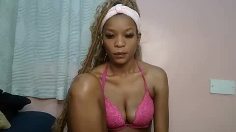 faizah_ online show from 05/26/26, 09:27