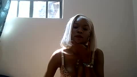 faizah_ online show from 08/02/26, 10:14