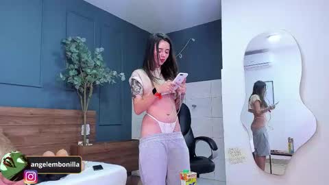 Snapshot of fallen_angel999777 chatting on 09/27/25, 12:10 Megan 630 1330 -5 online show from 09/27/25, 12:10