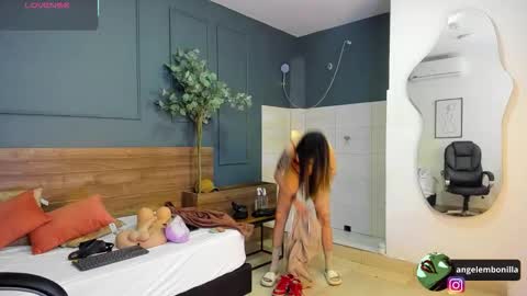 Snapshot of fallen_angel999777 chatting on 11/04/25, 12:15 Megan 630 1330 -5 online show from 11/04/25, 12:15