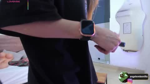 Snapshot of fallen_angel999777 chatting on 11/18/25, 12:31 Megan 630 1330 -5 online show from 11/18/25, 12:31