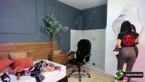 Snapshot of fallen_angel999777 chatting on 11/20/25, 11:54 Megan 630 1330 -5 online show from 11/20/25, 11:54