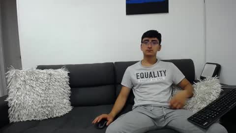 Snapshot of fallgays chatting on 01/06/25, 01:53 FallGays online show from 01/06/25, 01:53