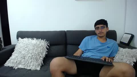 Snapshot of fallgays chatting on 01/11/25, 01:48 FallGays online show from 01/11/25, 01:48