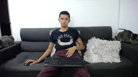 Snapshot of fallgays chatting on 02/21/25, 01:22 FallGays online show from 02/21/25, 01:22