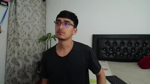 Snapshot of fallgays chatting on 09/21/25, 12:23 FallGays online show from 09/21/25, 12:23