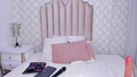 fallon_grey online show from 12/15/25, 08:24