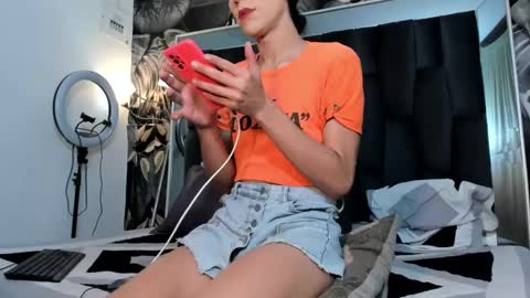 Snapshot of fanasy_andreadollx chatting on 12/23/24, 08:36 Andrea online show from 12/23/24, 08:36